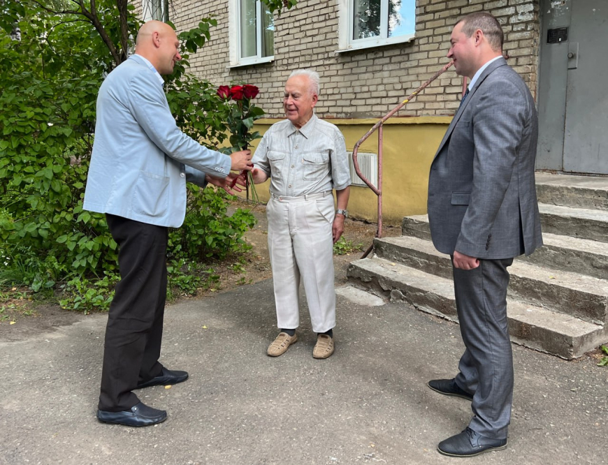 Профсоюзные организации ВГМУ поздравили сегодня с 88-летием профессора Михаила Никольского